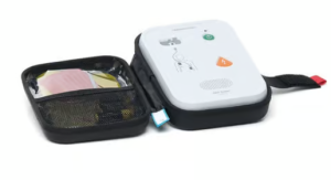 Trainingsgerät AED Laerdal mit Tasche und Defi Pads>